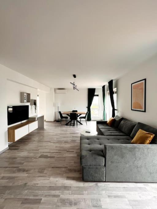 Skylark - Singapore Penthouse With Jacuzzi & Panoramic View Braszów Zewnętrze zdjęcie